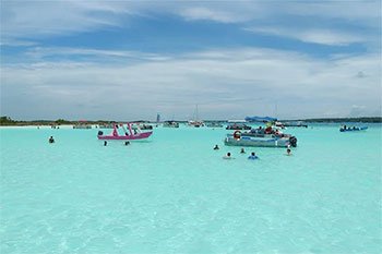 Bacalar: Laguna de los Siete Colores